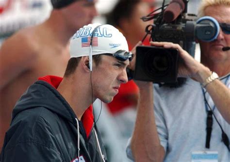 How to Listen to Music While Swimming: Exploring the Symphony of Water and Sound